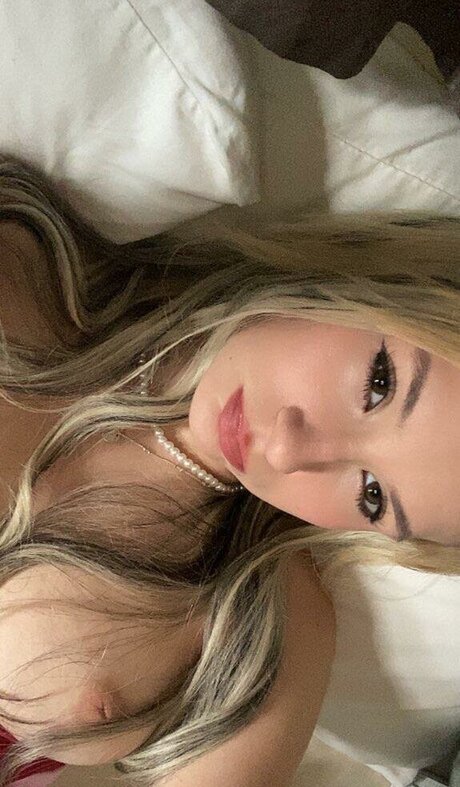 Elissa Beck beautiful model pic