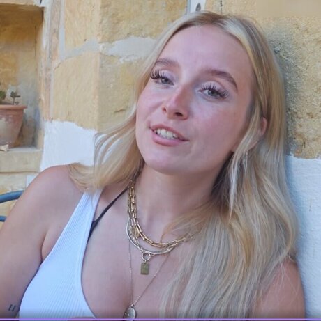 MinusElf model pretty images