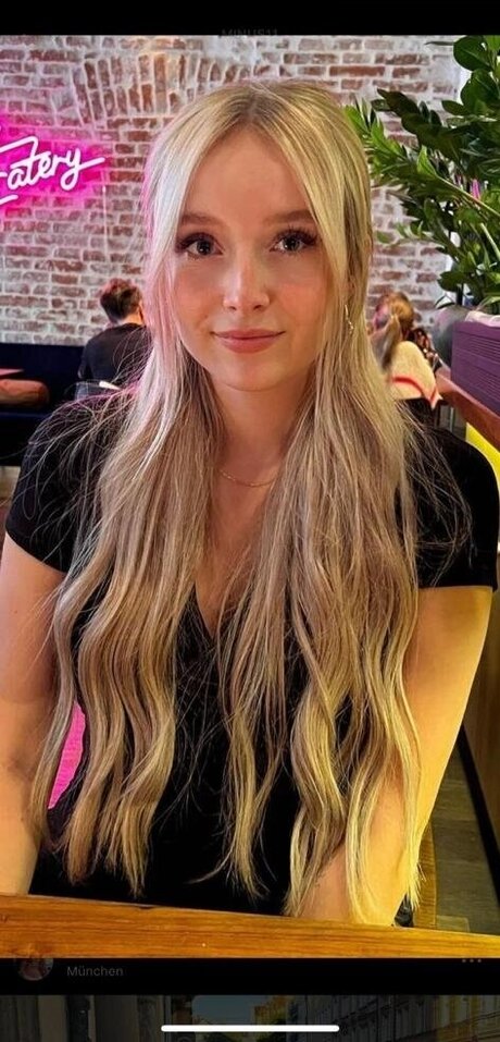 MinusElf star porn gallery