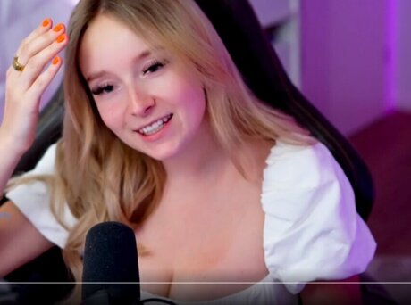 MinusElf model exclusive pictures