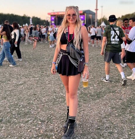 MinusElf hot actress pics