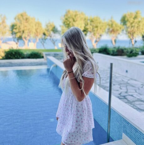 MinusElf sex pornstar image