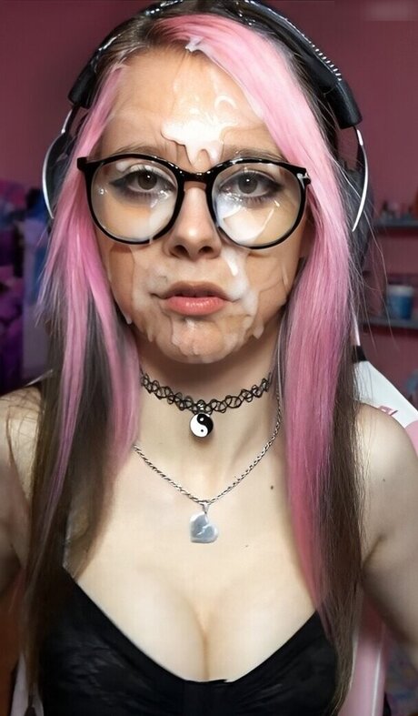 sickEmoAngel star naked photo