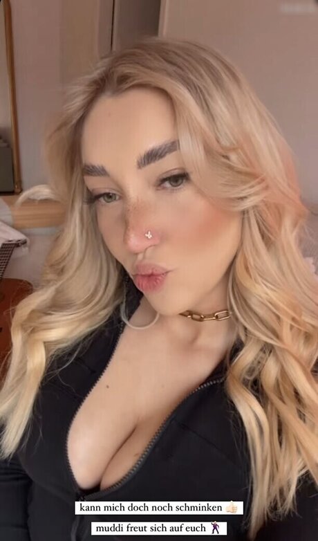 Starletnova model naked photo