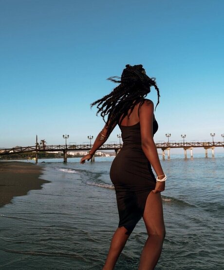 Shaggy Baggy sexy star picture