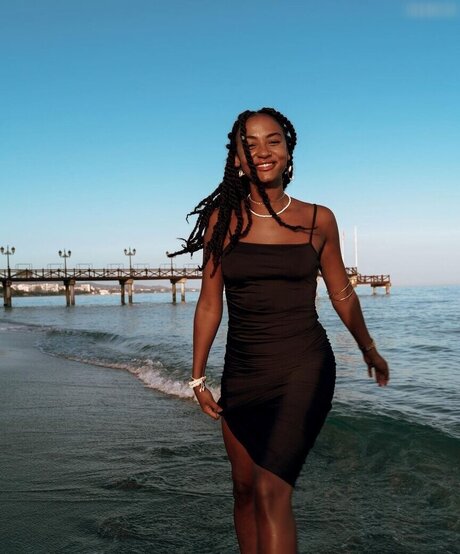 Shaggy Baggy exclusive actress pics