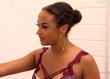 Shaggy Baggy model hd photo