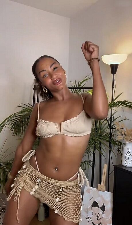 Shaggy Baggy perfect actress images