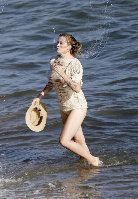 blonde babe onlyfans sexy img