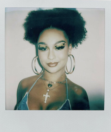 veondremitchell model perfect image