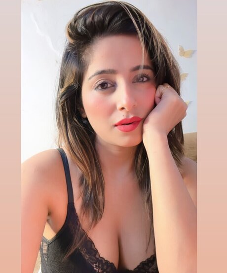 Kate Sharma star nudes gallery