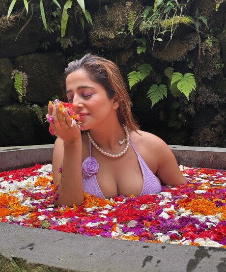 Kate Sharma pretty pornstar pictures