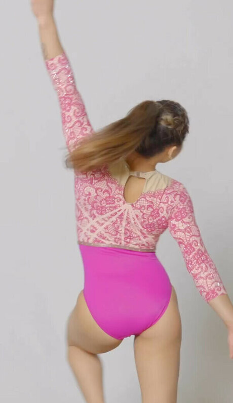 Suni Lee hd model photo