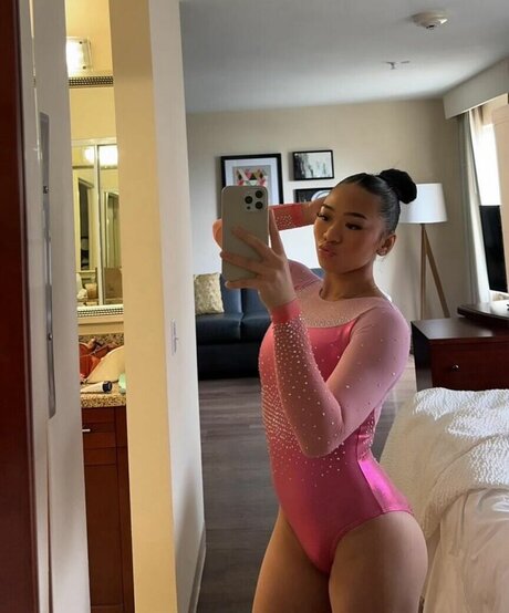 Suni Lee perfect star image