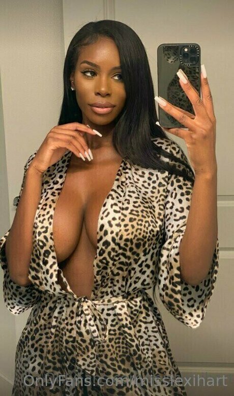 Lexi Hart nude actress photos