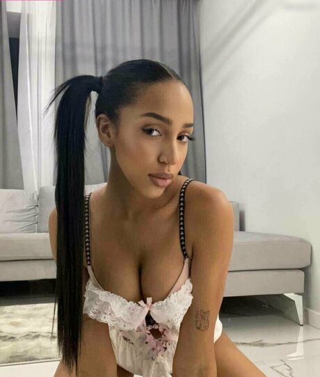 Aalishass Alishakone actress pictures