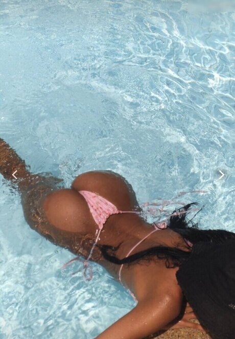 Aalishass Alishakone nude actress pictures