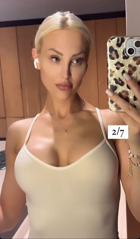 Giulie Hope Santana porn model pictures