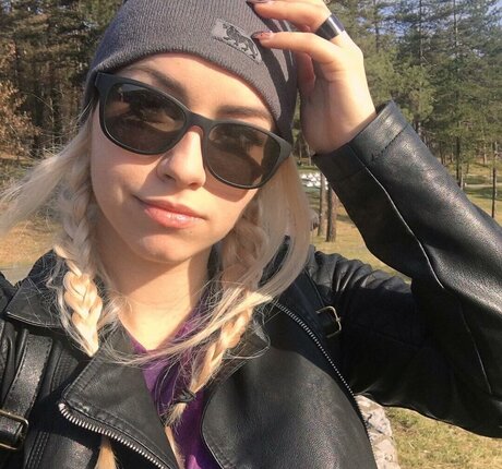 Bunnygirl naked star img