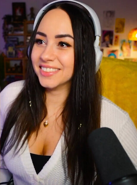 Bunnygirl nude actress pic