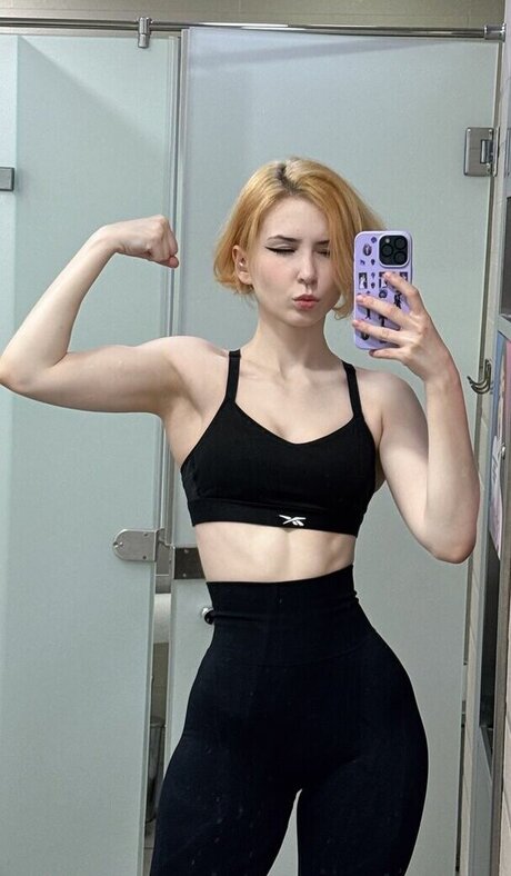 ohikopoi nude model photos