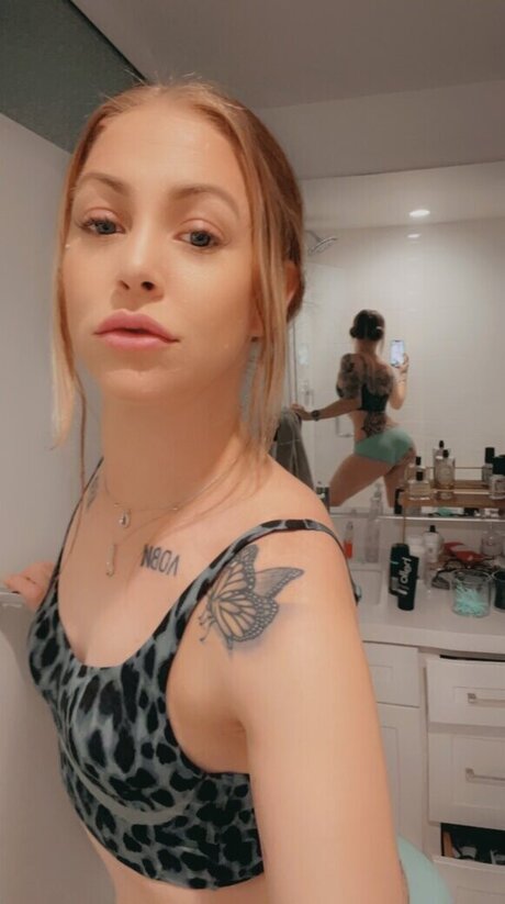 Leah Luv hot actress img