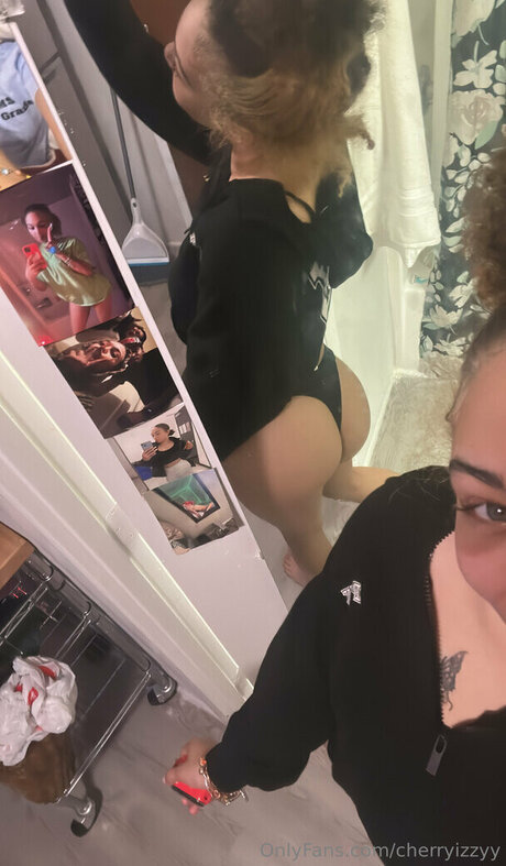 cherryizzyy nudes star img