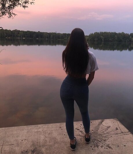 Larissaxra naked model img