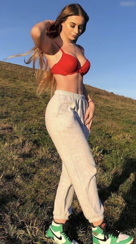 Larissaxra pornographic model image