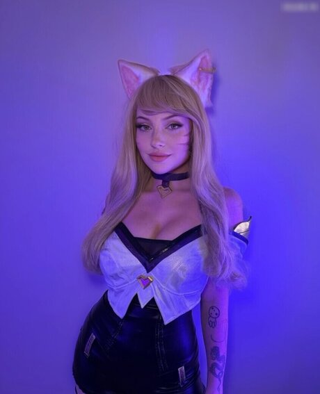 Nikoleta Milenova naked actress gallery