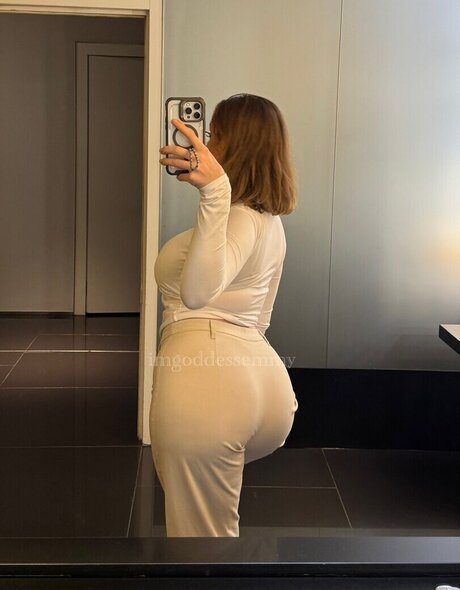 Dr Santi pretty pornstar image