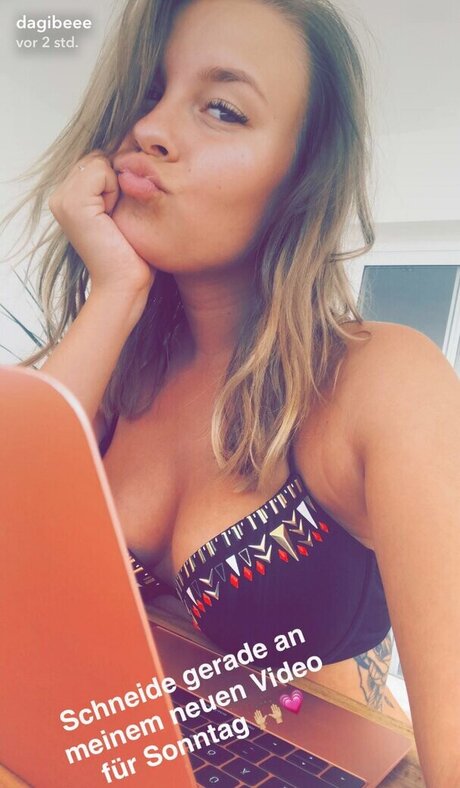 lesbians onlyfans hot gallery