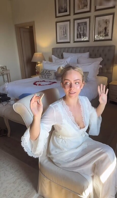 Carina Spoon nude model pic