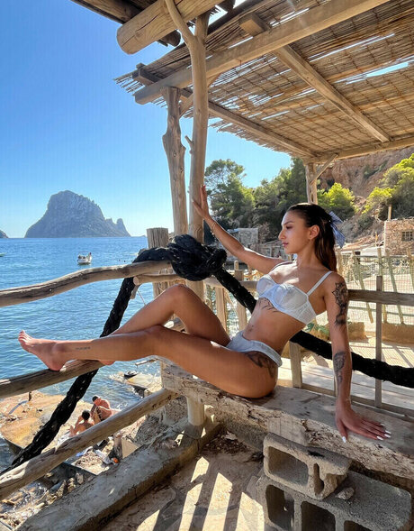 tropikalyy sex pornstar picture