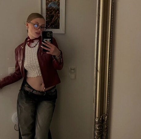 Yana Clare model xxx image