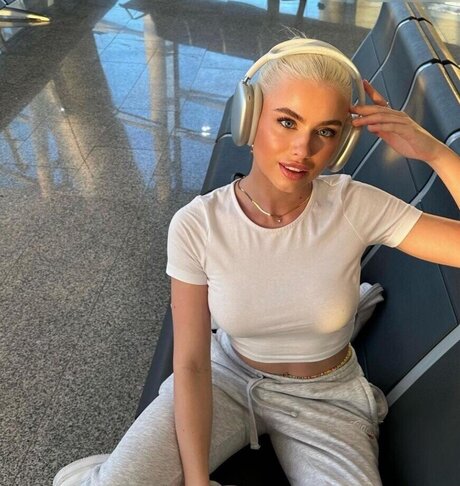 Kim Schiele sexy model photos