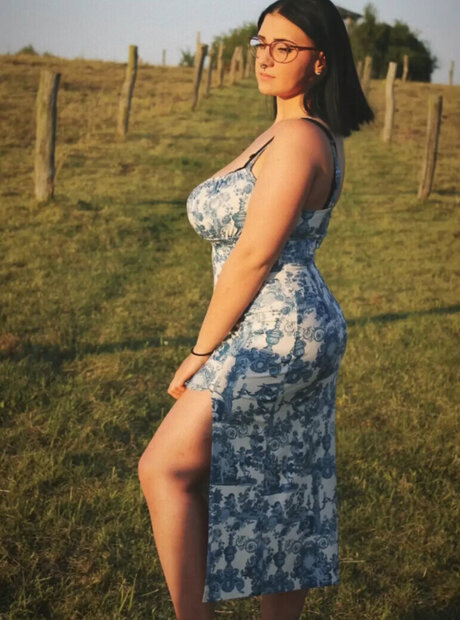 Schrpia_ model beautiful images