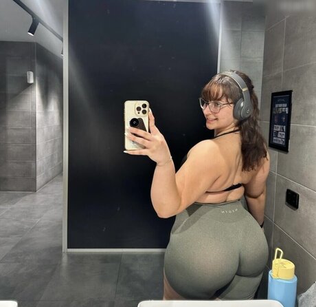 Anakakfit sex model photo