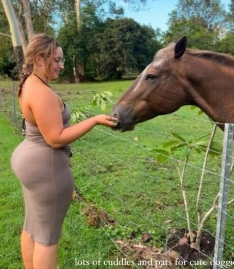 Anakakfit erotic actress photo