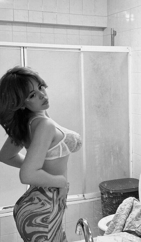 Sude Beren Ataselim model porn galleries