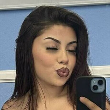 Nikkimartinezzz hd model photo