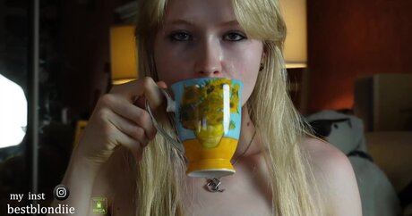 BestBlondiiecb pornographic star image