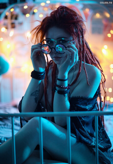 Mary Deweirdo model top pictures