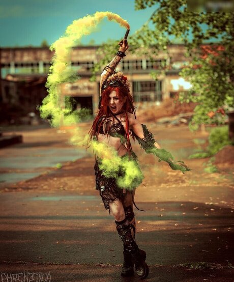 Mary Deweirdo hot actress pics