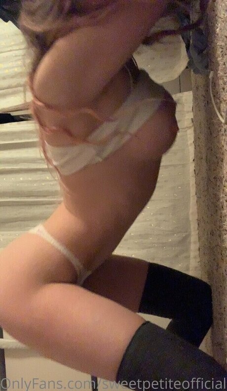 sweetpetiteofficial model sexy pics
