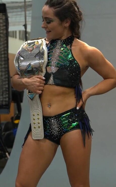 Lyra Valkyria nice model images