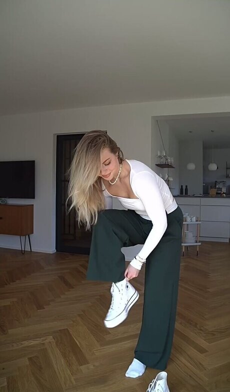 hairy teen pussy onlyfans free pics