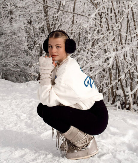 Vallixpauline model hot pic