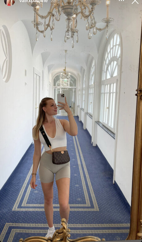 Vallixpauline naked pornstar img