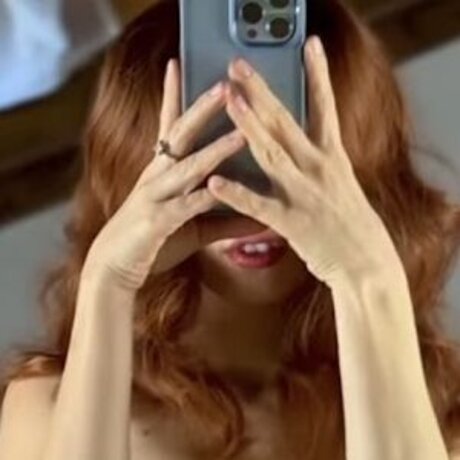 Red Fox Evelyn xxx model img